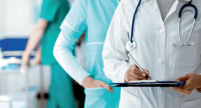 Ειδικευόμενοι ιατροί εξοντώνονται με 90ωρα και η κυβέρνηση το αγνοεί