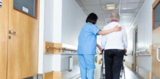 ΑΚΕΛ: Νόμος «δύο ταχυτήτων» στα Κέντρα Αποθεραπείας – Εις βάρος ασθενών και ηλικιωμένων