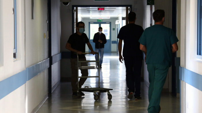 «Στο Μεσαίωνα τα δημόσια νοσοκομεία!» – ΠΑΣΥΝΟ καταγγέλλει εκφοβισμό και ελλείψεις προσωπικού