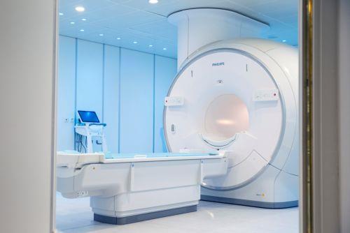 Απεικονιστικά κέντρα: Ρύθμιση, έλεγχος και φόβοι για ολιγοπώλια – ΑΚΕΛ: Κανένα συμφέρον πάνω από την υγεία των πολιτών