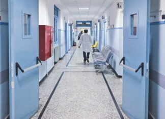 Κόκκινος συναγερμός στα κρατικά νοσηλευτήρια λόγω αυξημένης πληρότητας