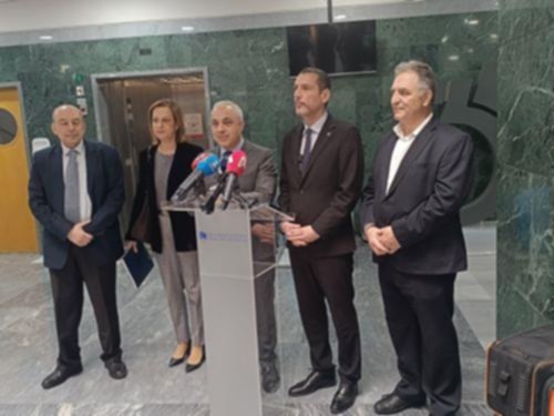 Επίσκεψη Χαραλαμπίδη στο ΙΝΓΚ: Επαινοι για το υψηλό επίπεδο επιστημονικής γνώσης