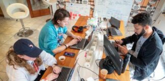 Η μεγάλη χρήση οθονών στην πρώιμη εφηβεία συνδέεται με προβλήματα ψυχικής υγείας, δείχνει μελέτη στις ΗΠΑ