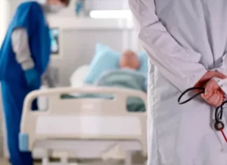 Σκιές στο σύστημα περίθαλψης: Καθυστερούν έρευνες για καταγγελίες κατά γιατρών