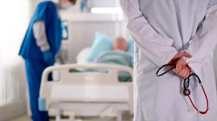 Σκιές στο σύστημα περίθαλψης: Καθυστερούν έρευνες για καταγγελίες κατά γιατρών