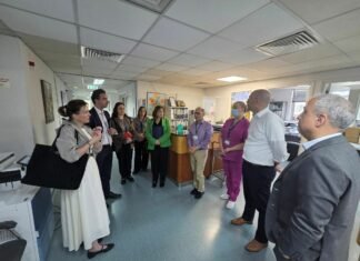 Για αναβάθμιση υπηρεσιών υγείας συζήτησε ο Συνήγορος Ασθενούς σε επίσκεψη στο ΙΝΓΚ