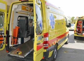 Με «παράθυρα» για ιδιωτικά συμφέροντα εγκρίθηκε ο Φορέας Ασθενοφόρων