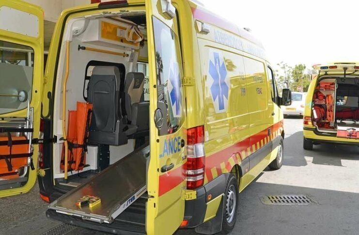 Με «παράθυρα» για ιδιωτικά συμφέροντα εγκρίθηκε ο Φορέας Ασθενοφόρων