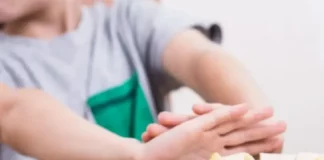 Σιωπηλή μάχη με τον καθρέφτη