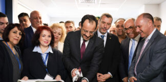 Έκοψε κορδέλες στο Νοσοκομείο Πάφου ο Ν.Χριστοδουλίδης