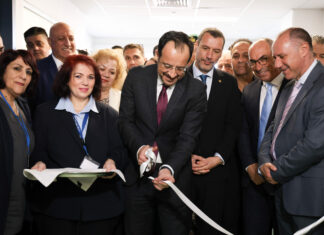 Έκοψε κορδέλες στο Νοσοκομείο Πάφου ο Ν.Χριστοδουλίδης