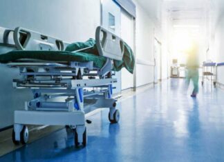 «Κάτι συνέβη στο θάλαμο»: Έρευνα για συμπεριφορά νοσηλευτή σε ηλικιωμένη