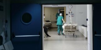 Απομάκρυνση νοσηλευτικού λειτουργού μετά από καταγγελία συγγενών ηλικιωμένης ασθενούς
